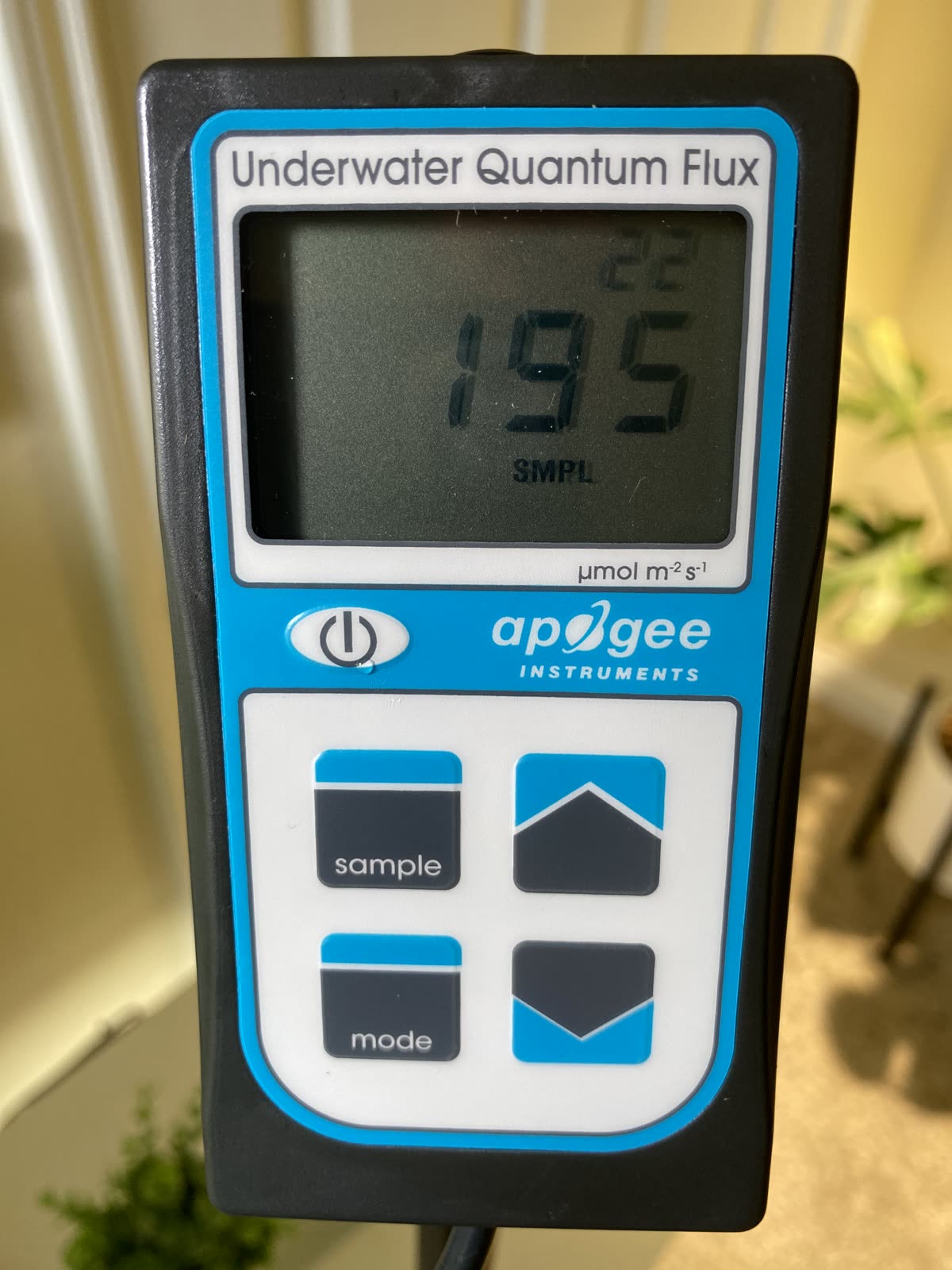 An Apogee MQ-510 underwater quantum meter reading 195 µmol per square meter per second in sample mode